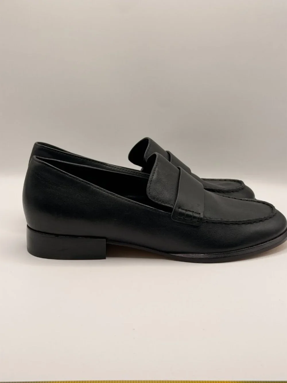Vince Women Nelli Black Leather Slip On Loafer Sz 8.5